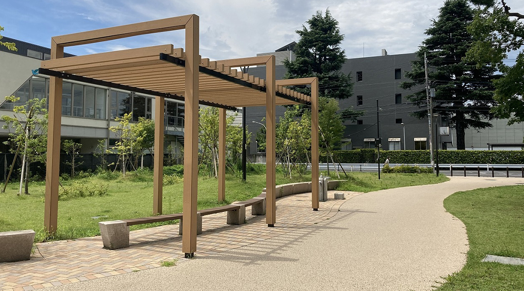 岩崎橋南の緑地