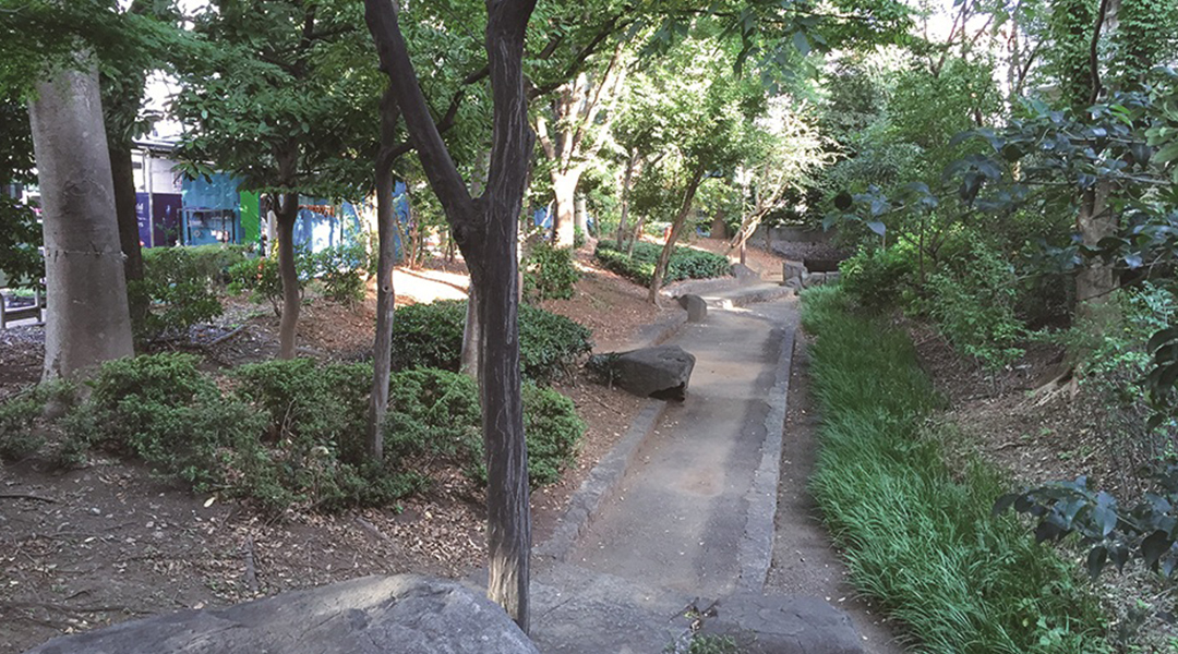 三鷹駅北口広場